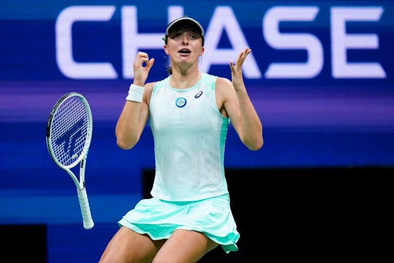 World No. 1 Swiatek downs Sabalenka, seals US Open final showdown with Ons Jabeur
