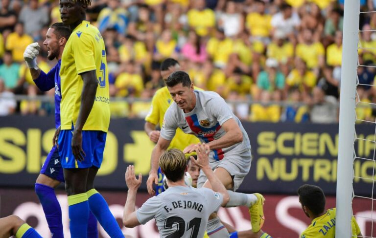 Lewandowski can’t stop scoring for Bar?a before Bayern trip