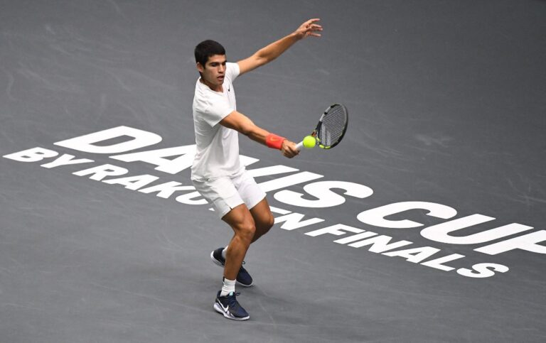 Top-ranked Alcaraz loses to Canada’s Auger-Aliassime at Davis Cup