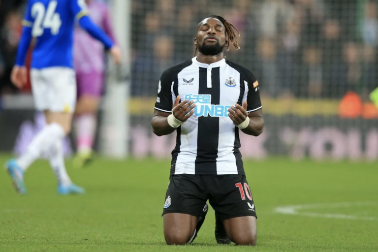Newcastle striker Saint-Maximin faces fitness race ahead of Fulham clash