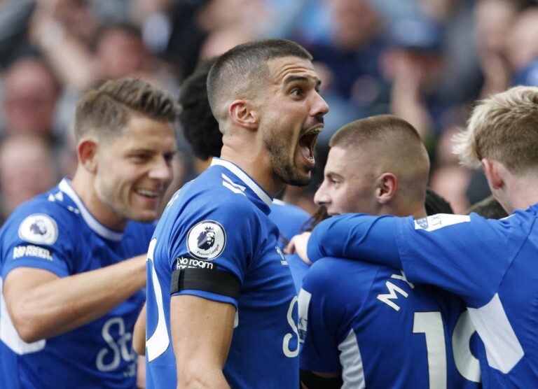 Everton beat West Ham 1-0 for first Premier League win of season