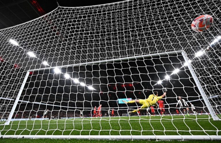 Howe backs Pope to recover from England nightmare