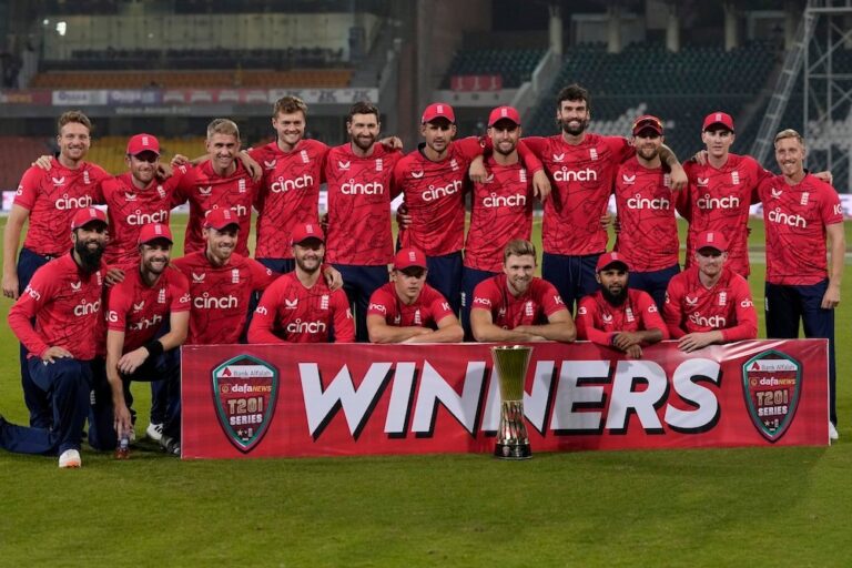 England thump Pakistan in T20 decider, win series 4-3