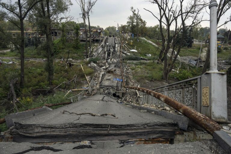 Russian army maps show lost ground in key Kherson region