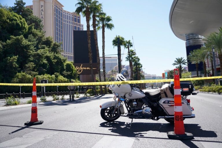 Police: 2 dead, 6 injured in stabbings along Las Vegas Strip