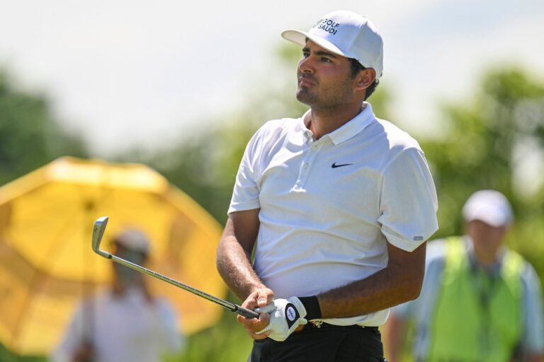 Chacarra shoots sparkling 63 to lead by 5 strokes after 2 rounds of LIV Golf Invitational Bangkok