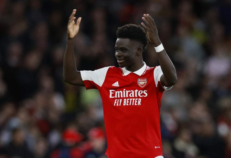 Arsenal beat Liverpool to go top, Scamacca leads West Ham revival
