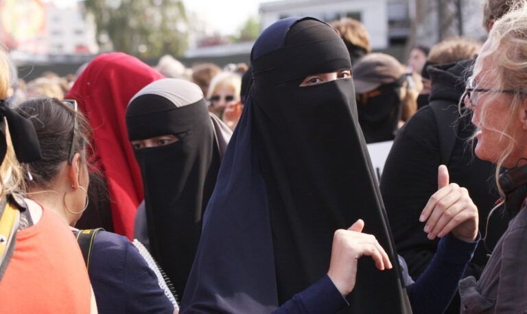 Women wearing burqas in public face $990 fine under Swiss draft law