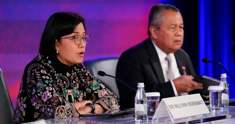 G20 finance leaders discuss key threats to the global economy