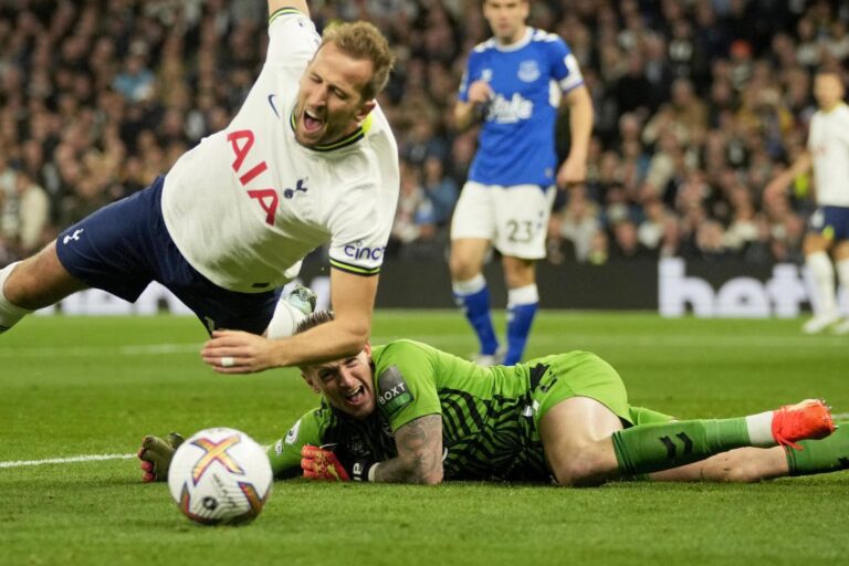 Tottenham top Everton in best top-flight start since 1963