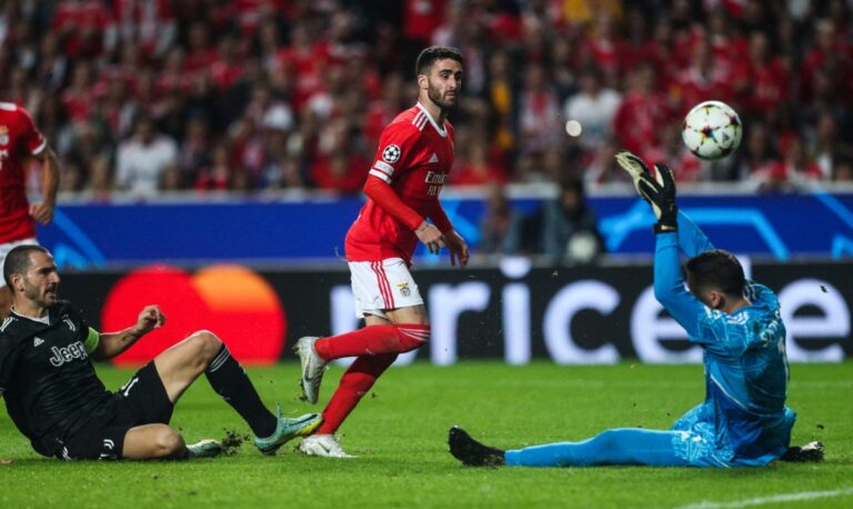 Benfica win thriller with Juventus to reach Champions League knockouts