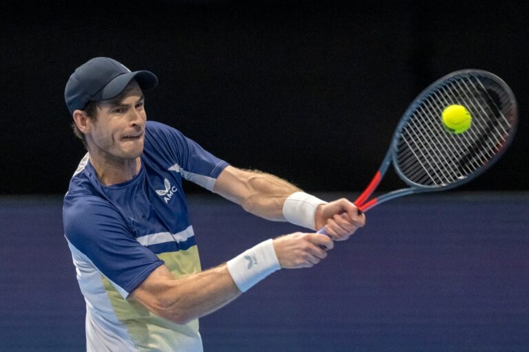 Wawrinka downs Ruud, Murray also advances at Swiss Indoors