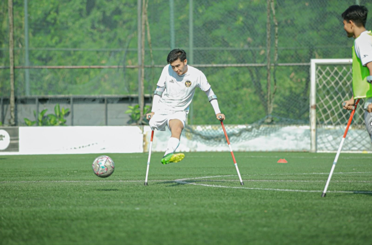 Talented Indonesian footballer inspires at 2022 Amputee World Cup