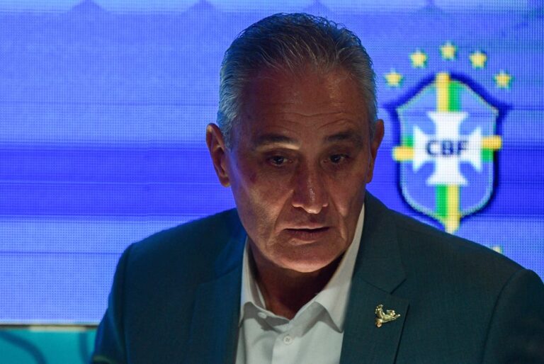 Dani Alves in, Firmino out as Brazil name World Cup squad