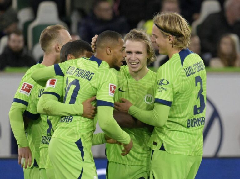 Gnabry hits hat-trick as Bayern thrash Bremen