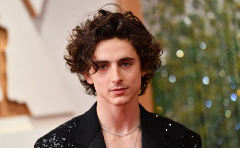‘Dune 2’ star Timoth?e Chalamet shares snap from Jordan desert