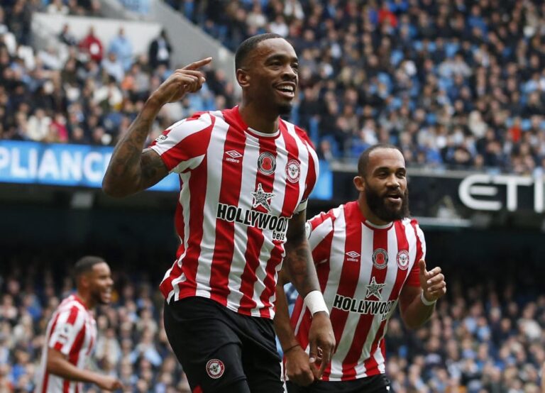 Brentford stun Manchester City thanks to Toney double