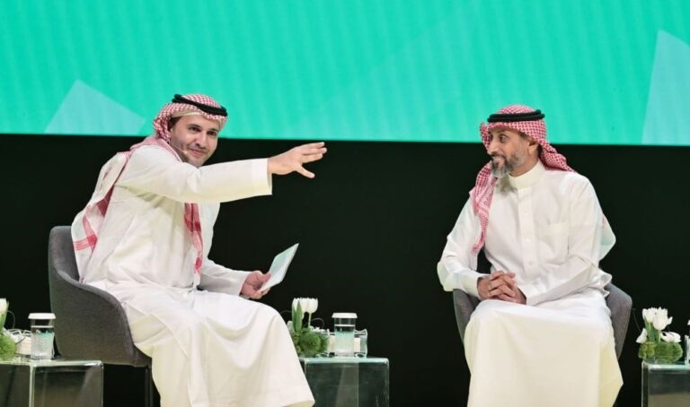 Ithra hosts World Cup trophy, legendary footballers