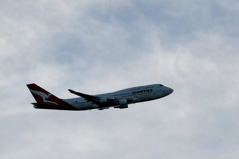 Qantas plane lands safely after mayday call over Pacific