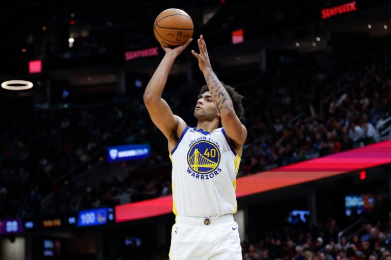 Without Curry, Warriors make 23 3-pointers and beat Cavs