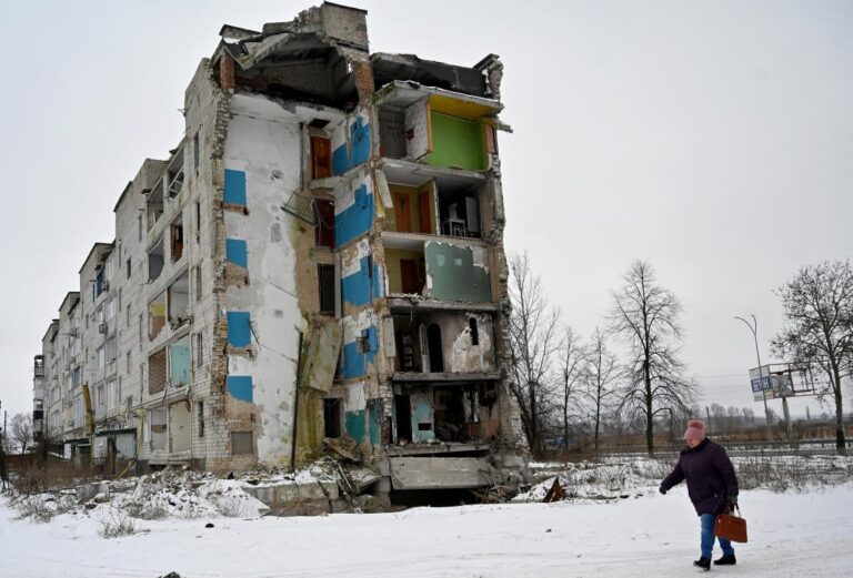 Russia launches wave of missiles at Ukraine after Kyiv secures tanks