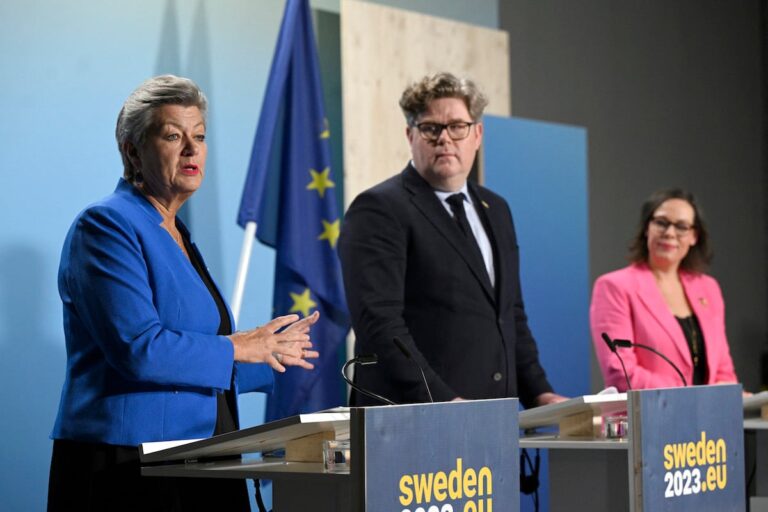 EU dangles visa threat over nations refusing to take back migrants