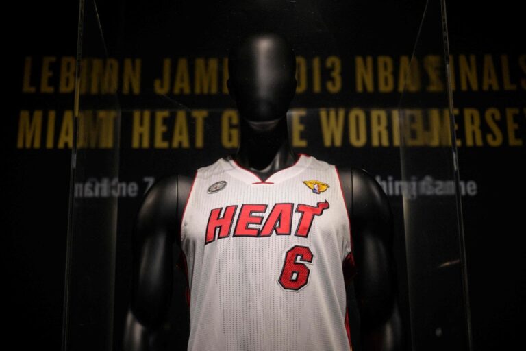 LeBron James jersey sells for whopping $3.7 million