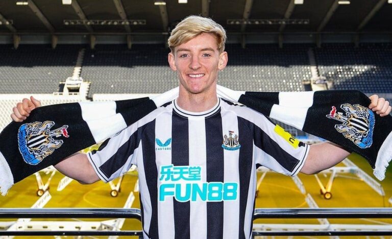 Still time for Newcastle to strike January deals, says Howe