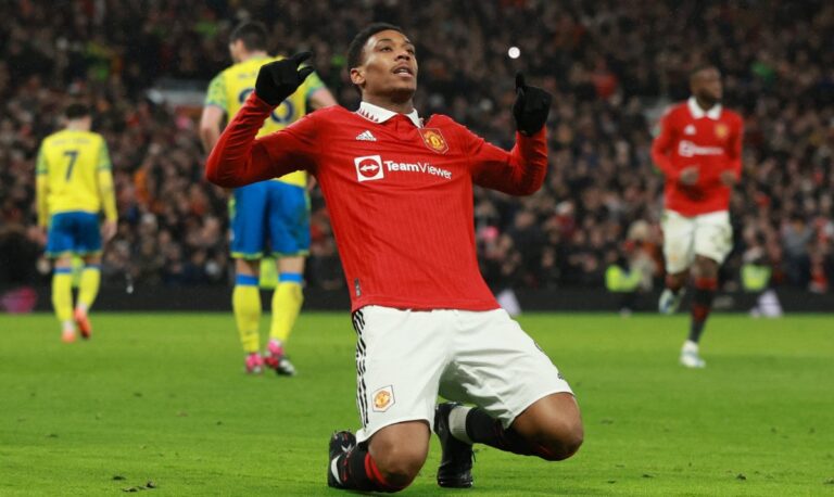 Man Utd finish off Forest to cruise into League Cup final