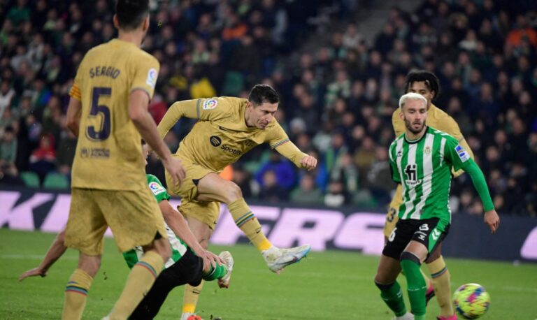 Lewandowski scores as Bar?a beat Betis to improve league lead