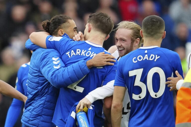 Premier League leaders Arsenal stunned by struggling Everton