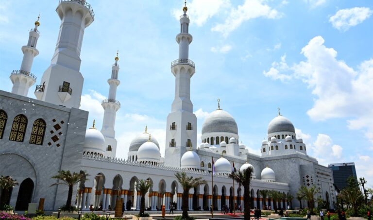 Indonesia to open Sheikh Zayed Grand Mosque in Solo before Ramadan