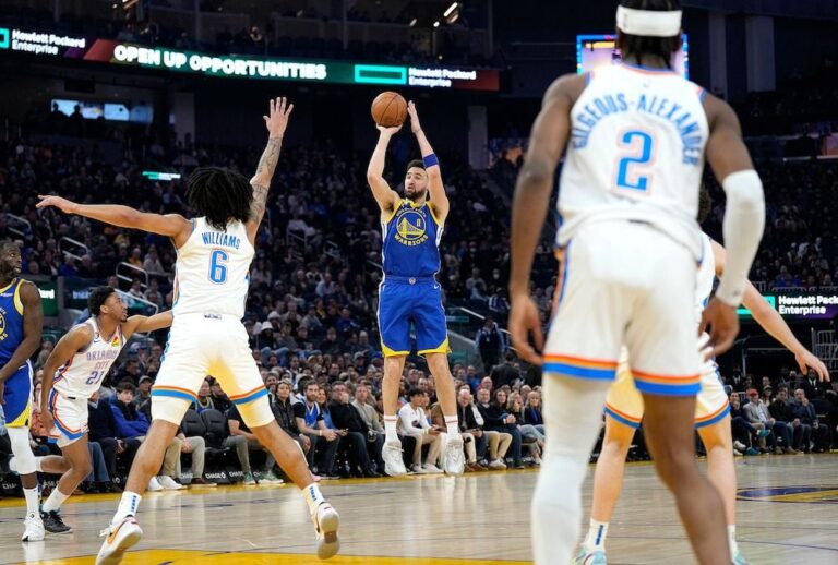 Thompson scores 42 as Warriors crush Thunder