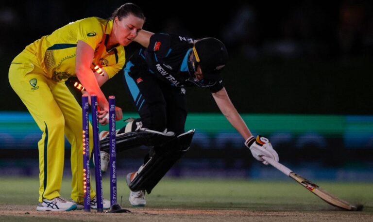 Healy, Gardner star as Australia thrash New Zealand at World Cup
