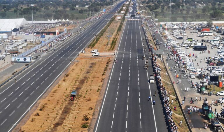 India opens first stage of Delhi-Mumbai expressway