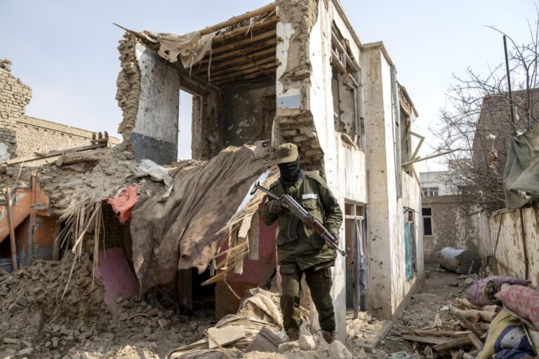 Taliban forces kill 3 Daesh members in raid on Kabul building