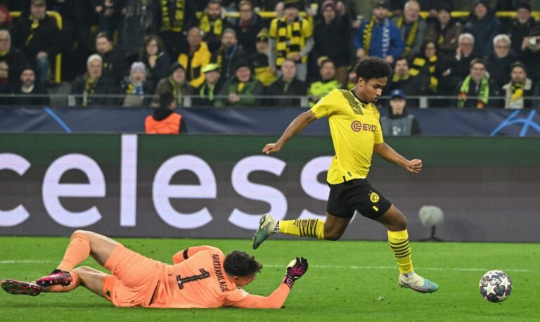 Dortmund beat slumping Chelsea 1-0 in Champions League