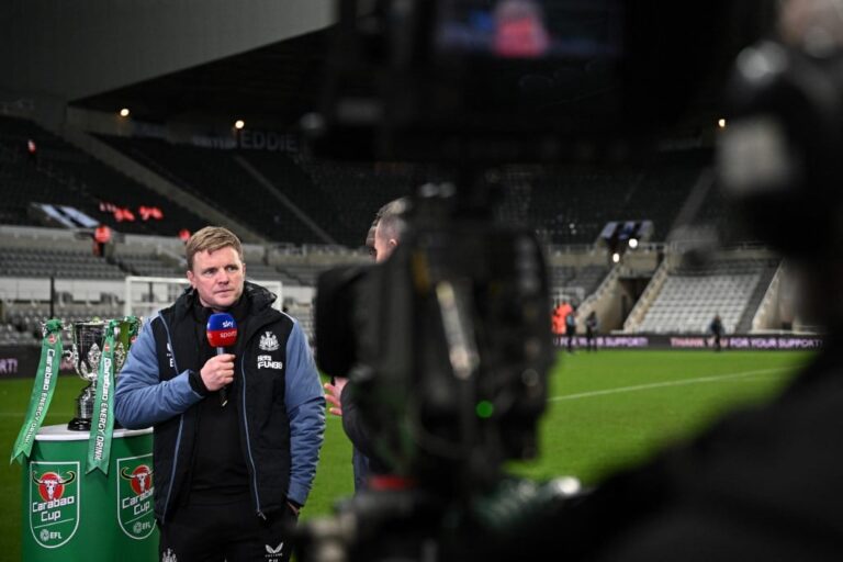 Newcastle coach Howe has no grudge against Liverpool boss Klopp ahead of crunch league clash