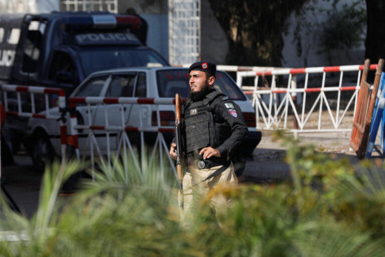 Main Afghan-Pakistani border crossing closed, residents report gunfire
