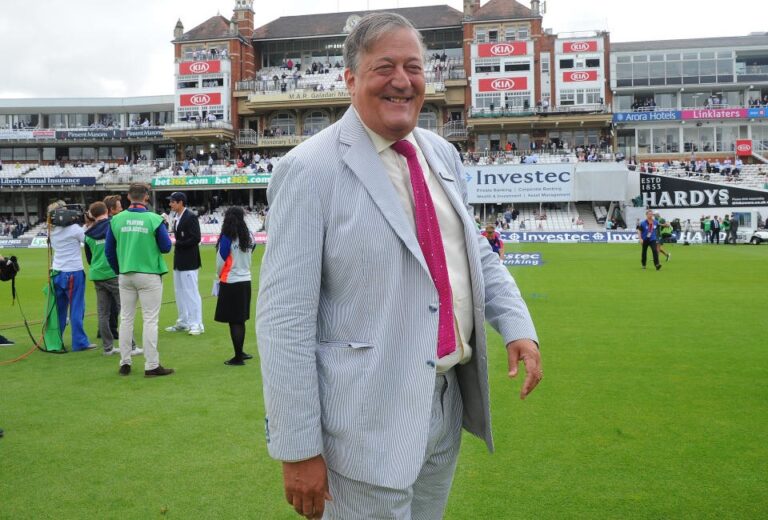 UK broadcaster Stephen Fry faces Islamophobia allegation