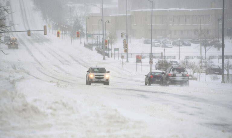 Heavy snow snarls travel as winter storms hit US