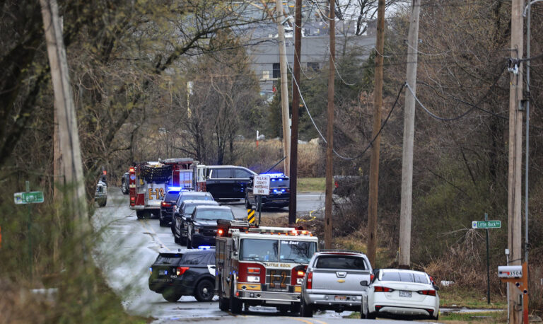 5 die in small airplane crash near Little Rock factory