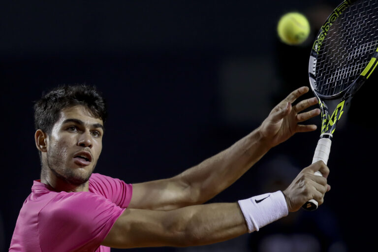 Alcaraz drops set but recovers to beat Fognini at Rio Open