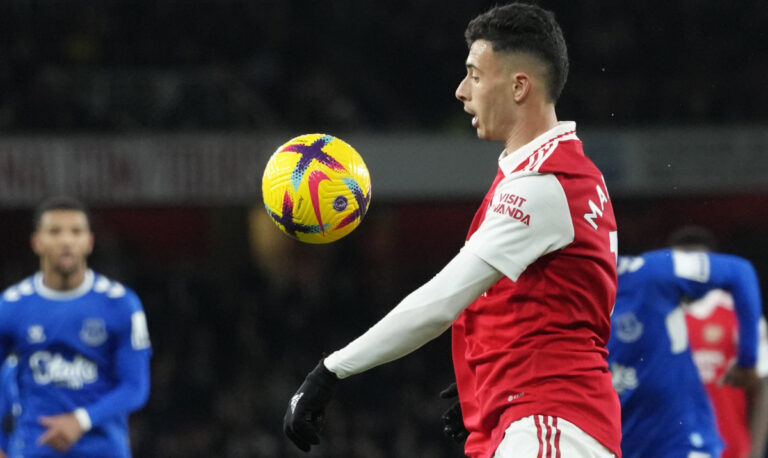 Arsenal beats Everton 4-0, moves 5 points clear in EPL