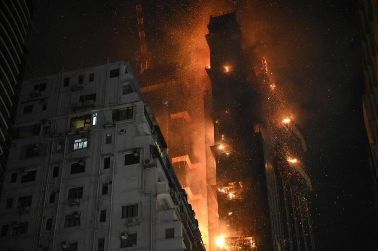 Firefighters battle blaze in Hong Kong shopping district