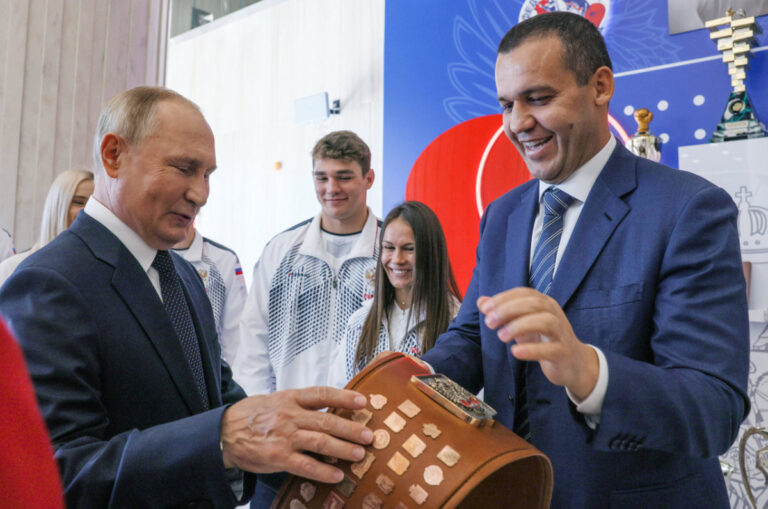 Russia and Belarus boxers should compete, says International Boxing Association chief