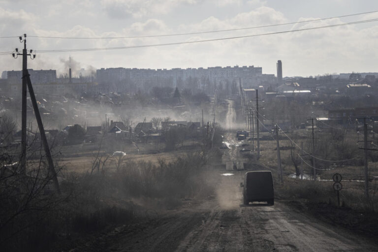 Civilians flee embattled town as Ukrainian pullout looms