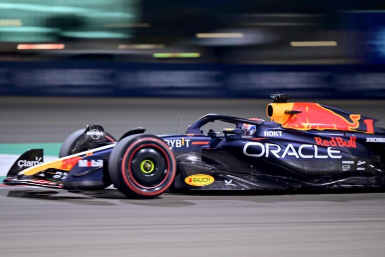 Max Verstappen on pole as he bids to end barren run in Bahrain