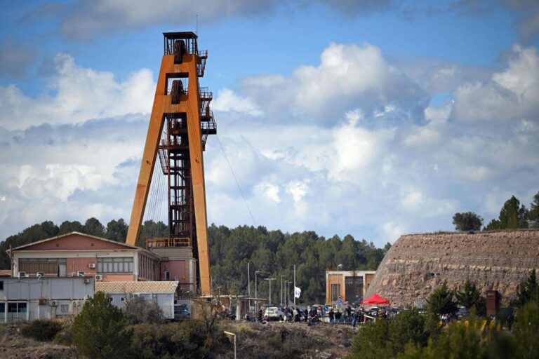 Spain confirms three dead in mine collapse