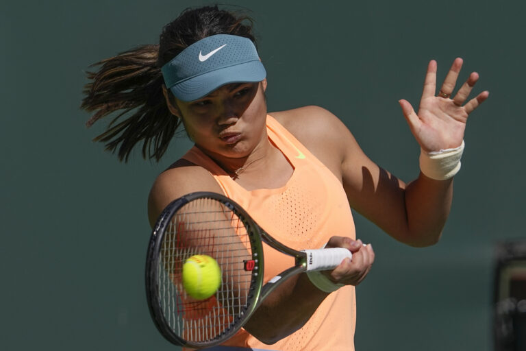 Murray toughs out another win, Raducanu advances at Indian Wells